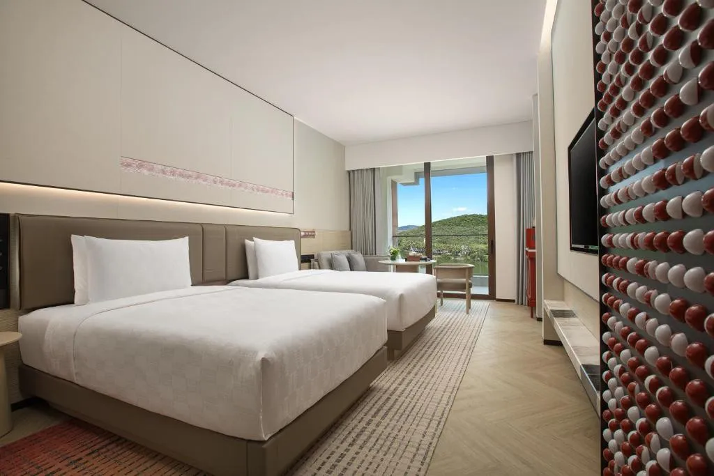 HUALUXE SANYA YALONG BAY RESORT