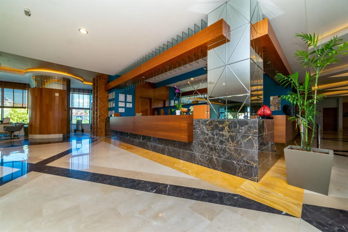 COMMODORE ELITE SUITES & SPA ADULTS ONLY 18+