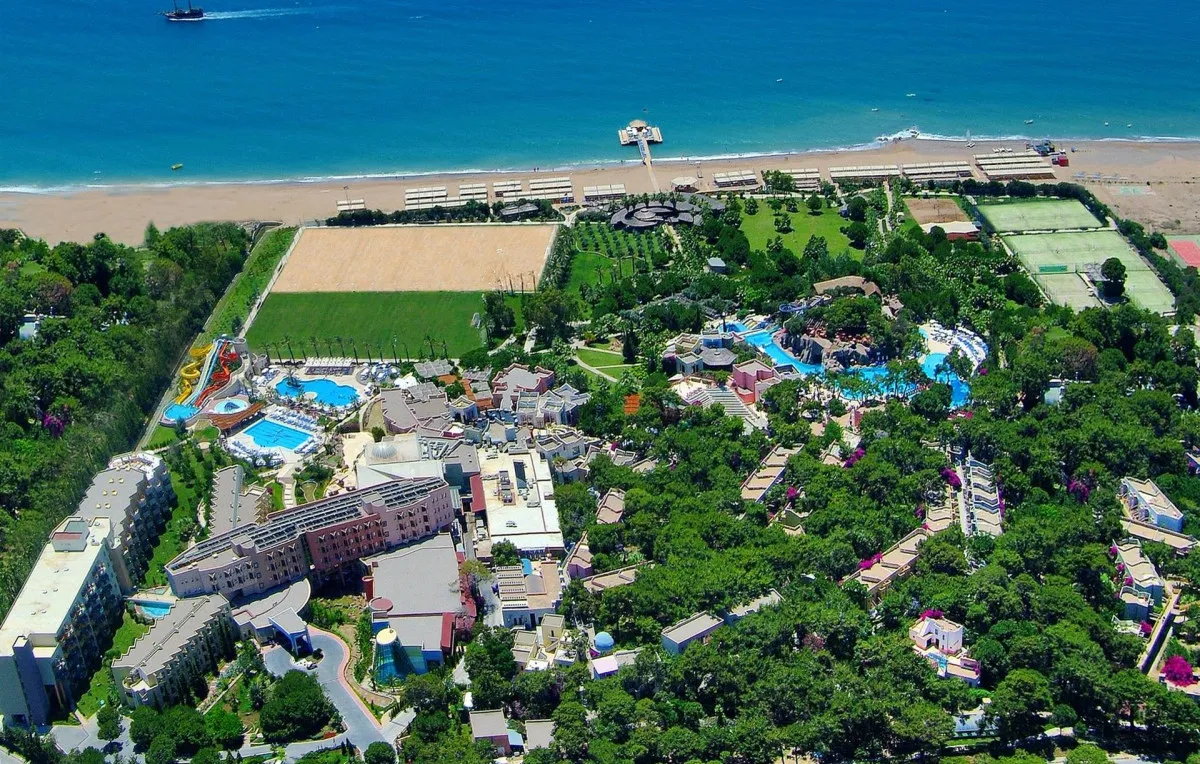 BLUE WATERS CLUB & RESORT