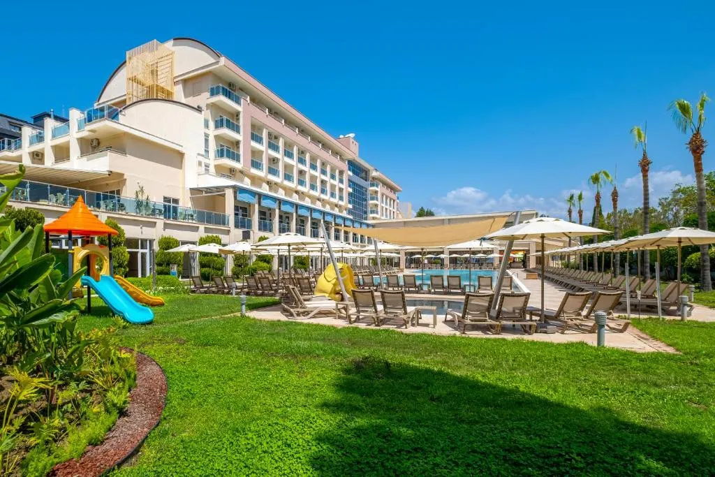 SOLIVIA HOTEL (EX. TITAN SELECT)