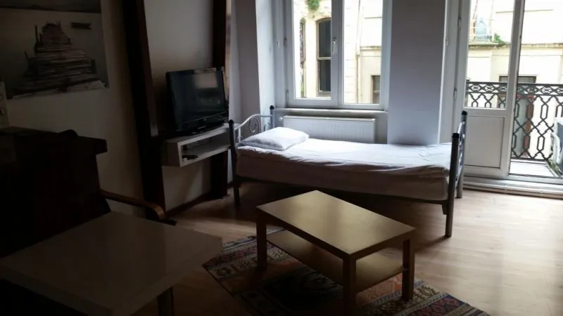 NEW PERA SUITES