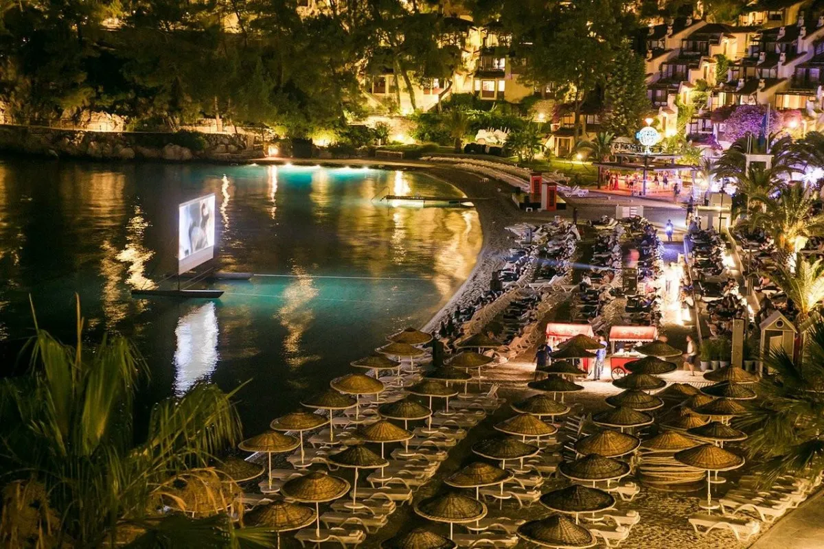 HILLSIDE BEACH CLUB