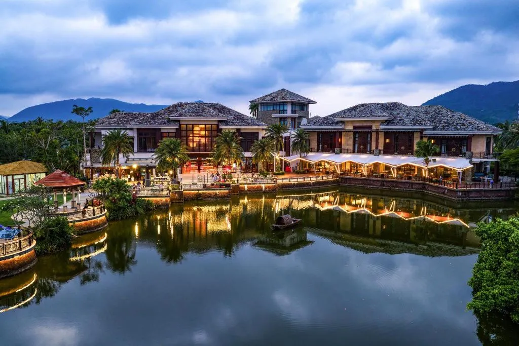 GRAND METROPARK RESORT YALONG BAY