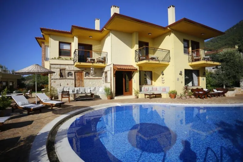 MANDARIN & MANGO BOUTIQUE HOTEL