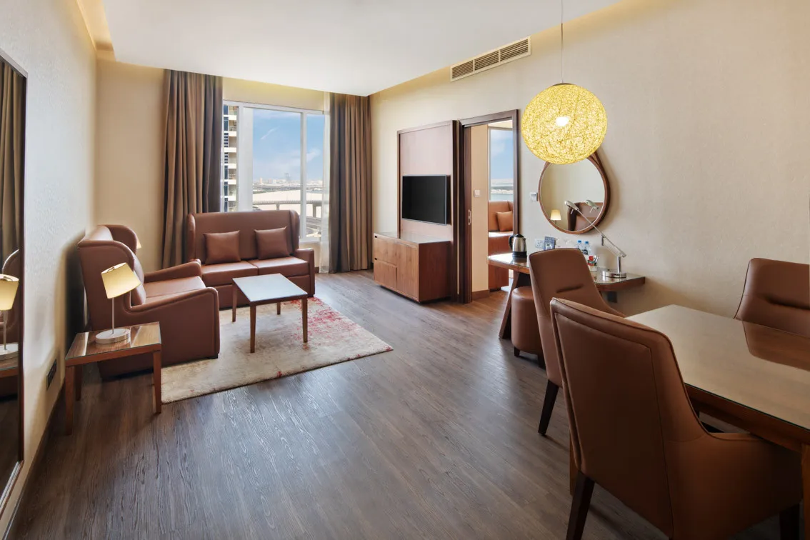 RADISSON BLU HOTEL DUBAI CANAL VIEW