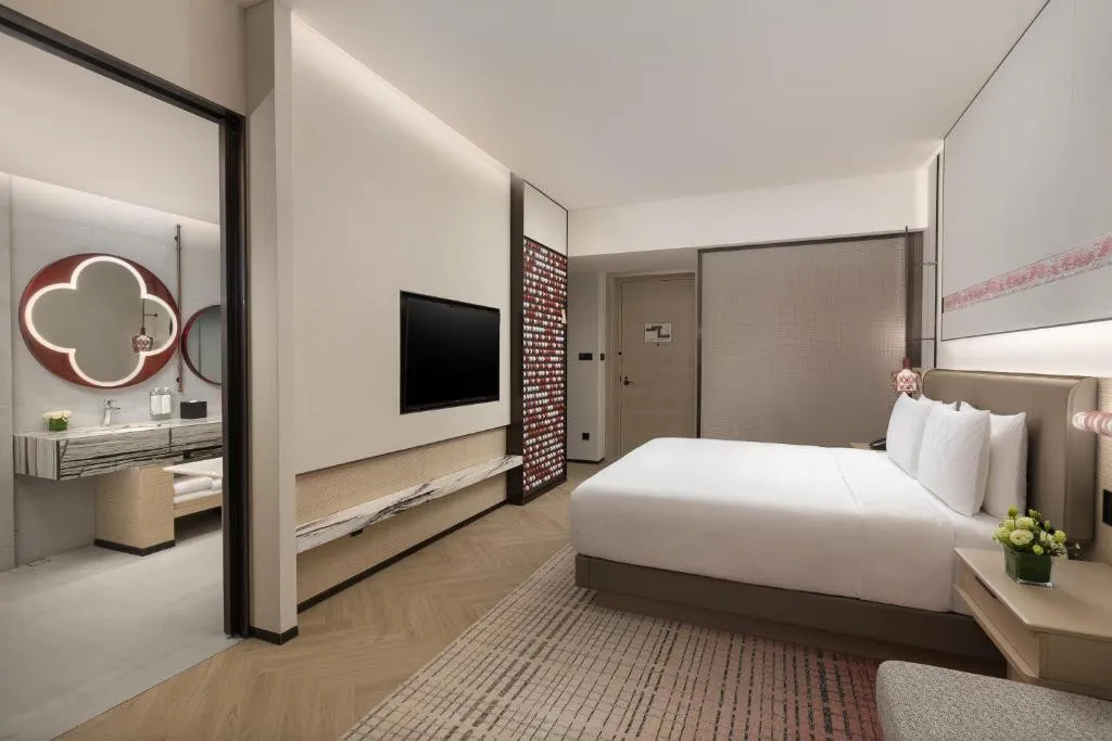 HUALUXE SANYA YALONG BAY RESORT