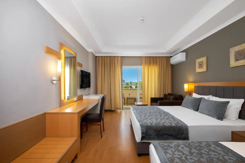 SOLIVIA HOTEL (EX. TITAN SELECT)