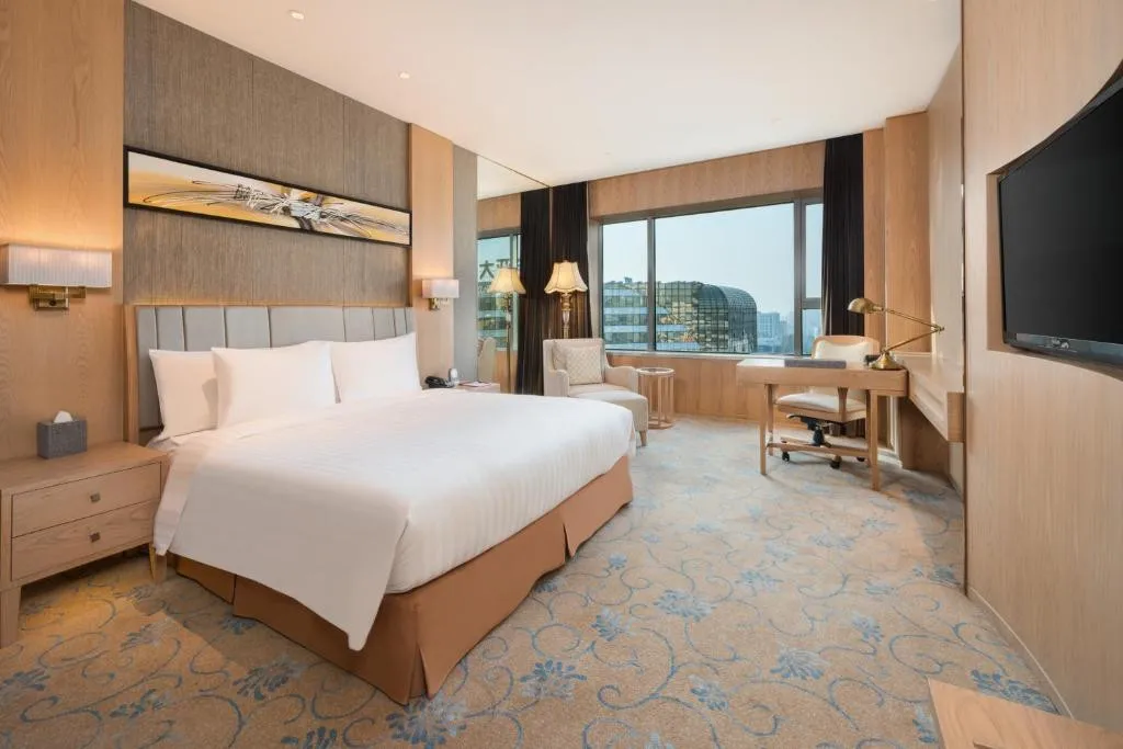 CROWNE PLAZA NOAH SQUARE
