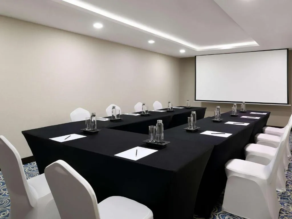 MOVENPICK HOTEL APARTMENTS AL MAMZAR