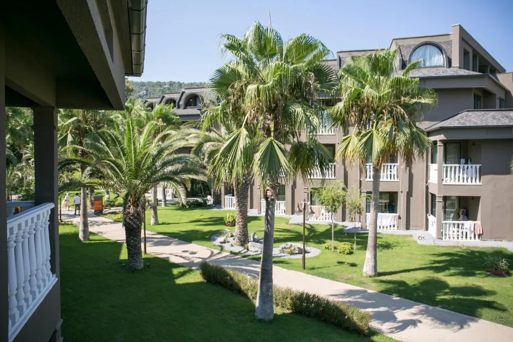 SAILORS BEACH CLUB
