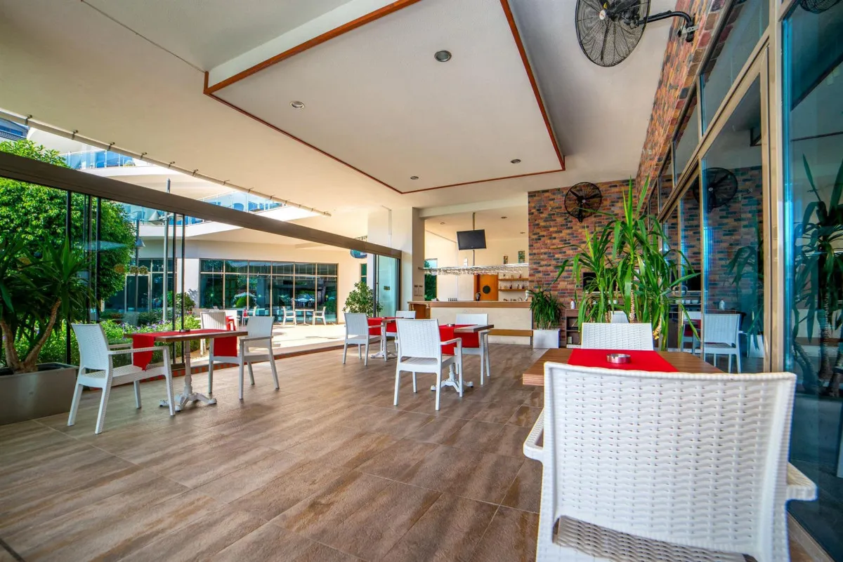COMMODORE ELITE SUITES & SPA ADULTS ONLY 18+