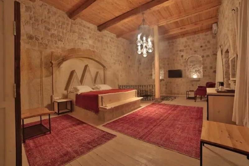 TARU CAVE SUITES