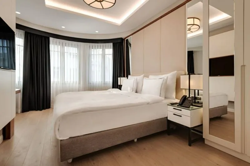 GLEAM COLLECTION HOTEL