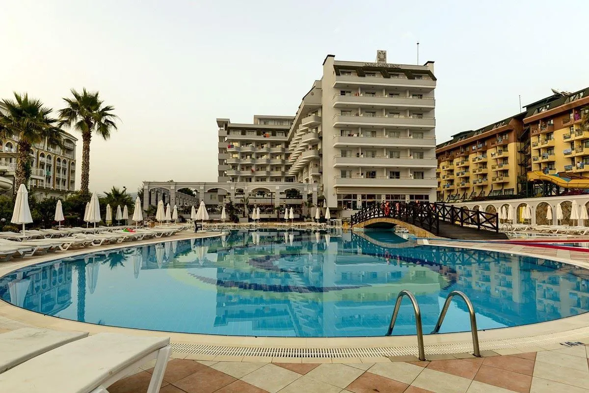 HOLIDAY GARDEN RESORT