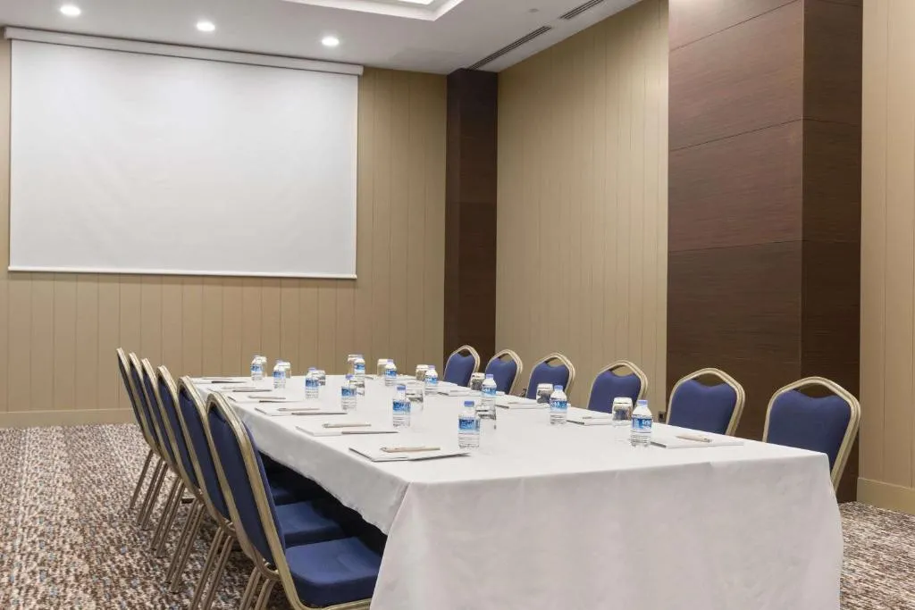 RAMADA HOTEL & SUITES MERTER