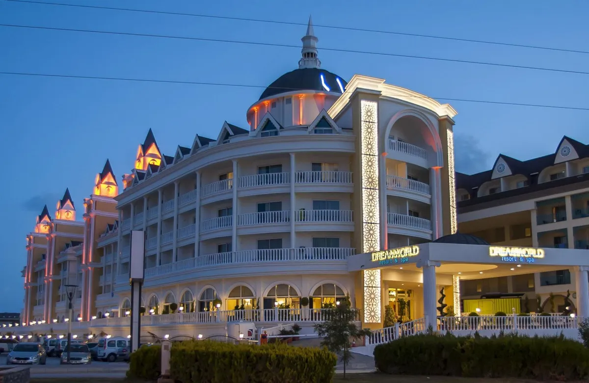 DREAM WORLD RESORT & SPA