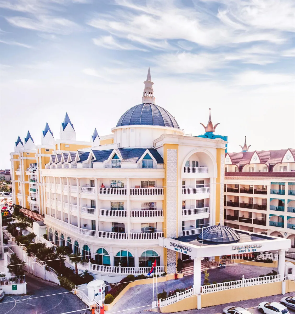 DREAM WORLD RESORT & SPA