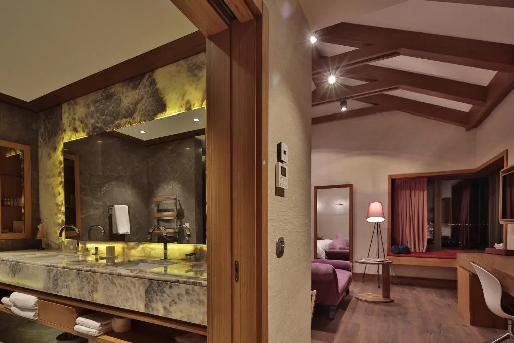 ARIANA SUSTAINABLE LUXURY LODGE