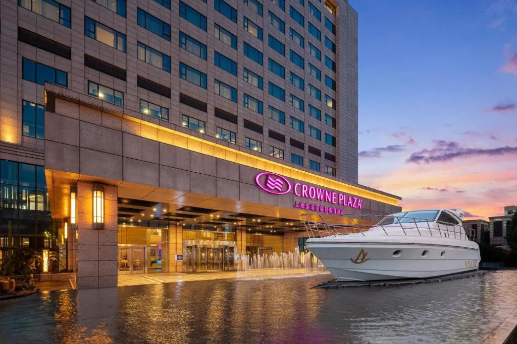 CROWNE PLAZA NOAH SQUARE
