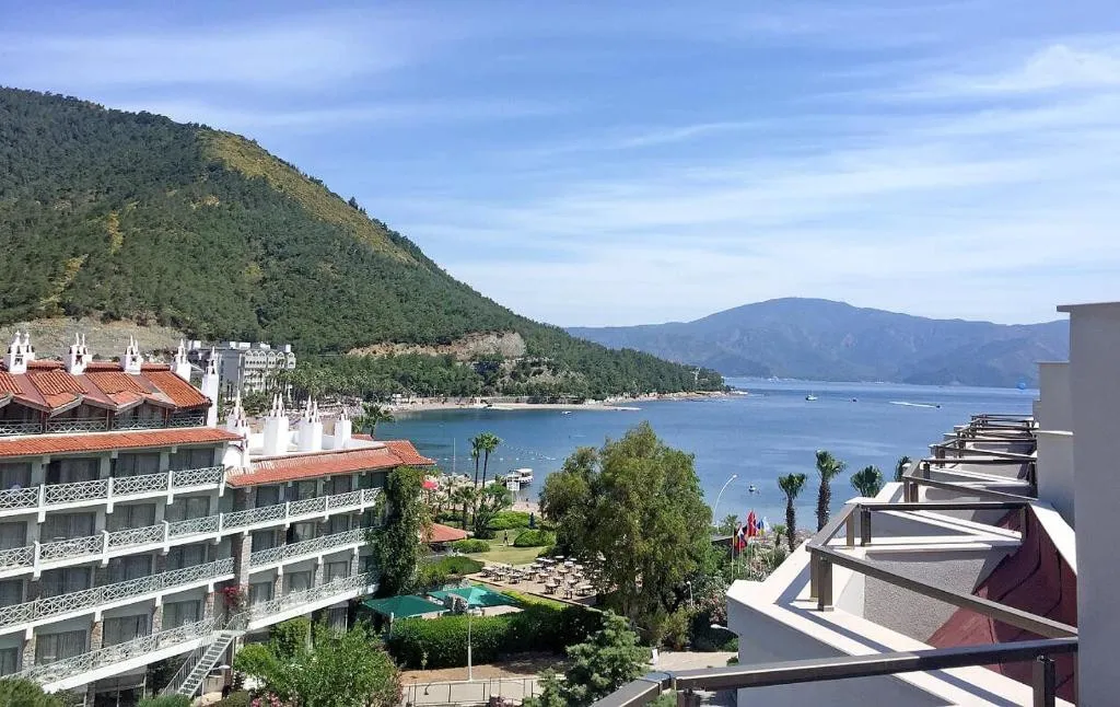 AQUA HOTEL