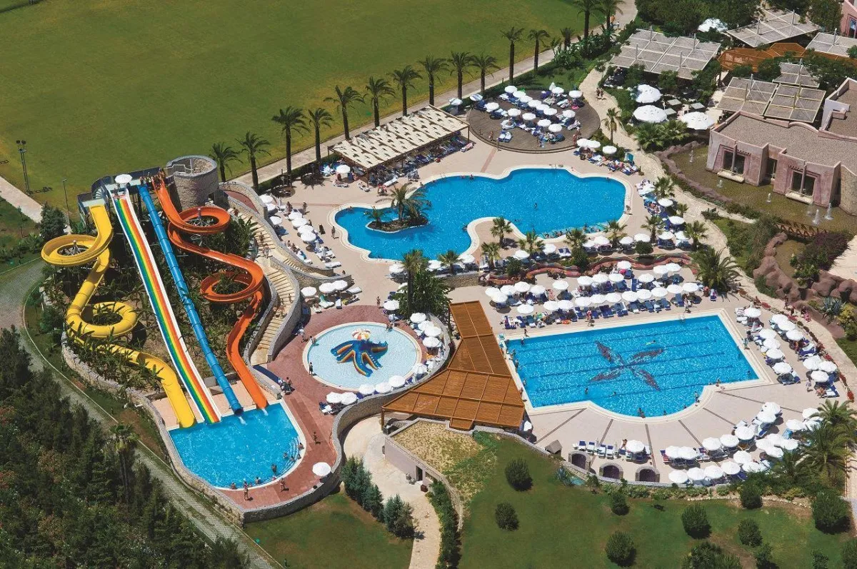 BLUE WATERS CLUB & RESORT