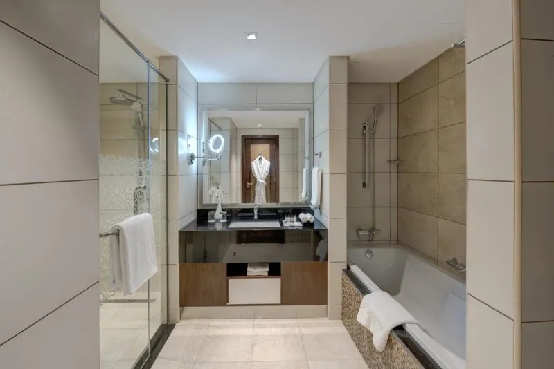 ROYAL CONTINENTAL SUITES BUSINESS BAY