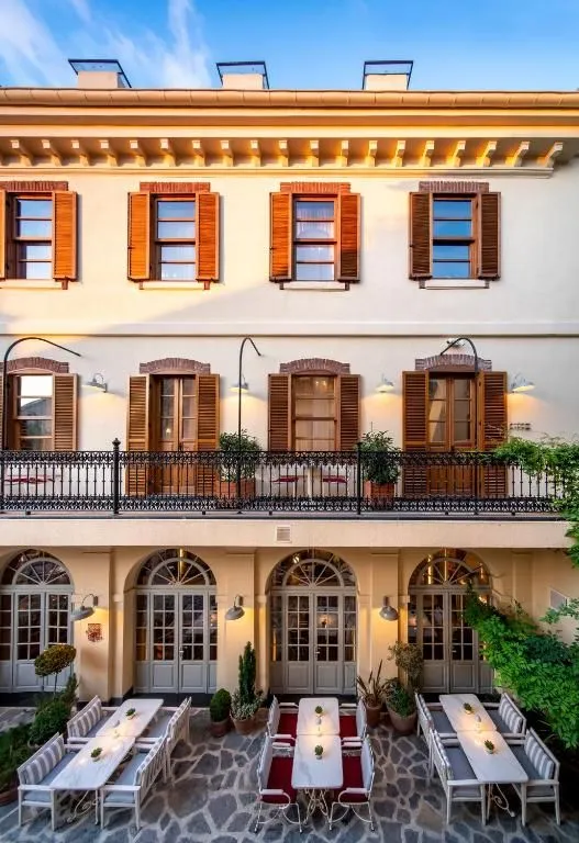 ECOLE ST. PIERRE HOTEL