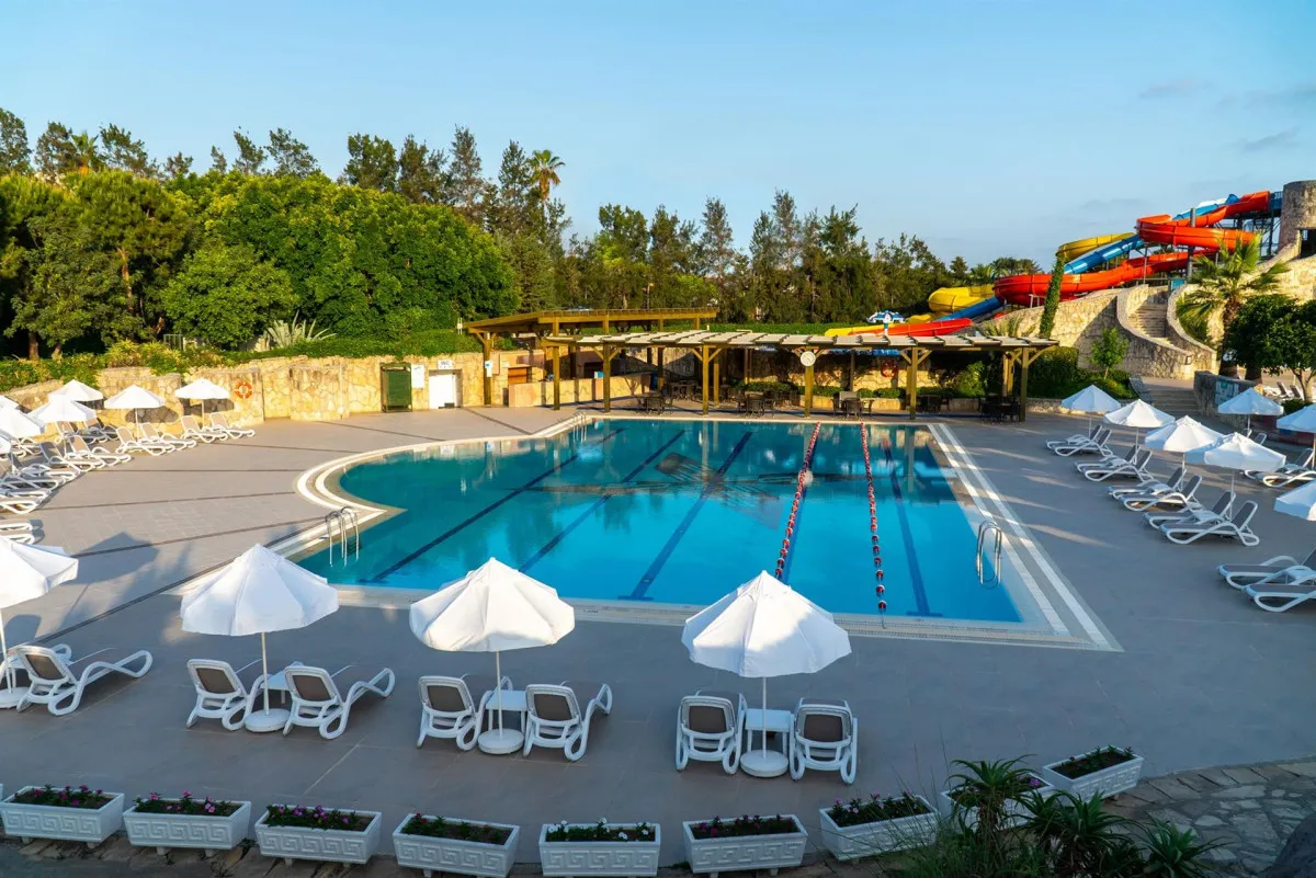 BLUE WATERS CLUB & RESORT