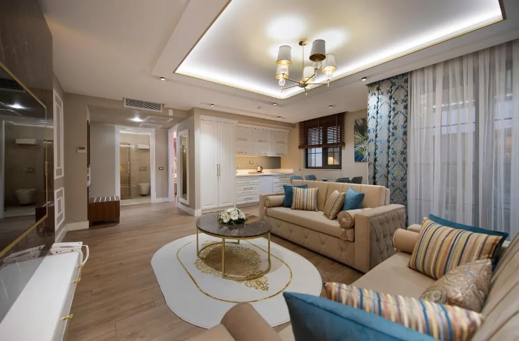 ELYSIUM GREEN SUITE