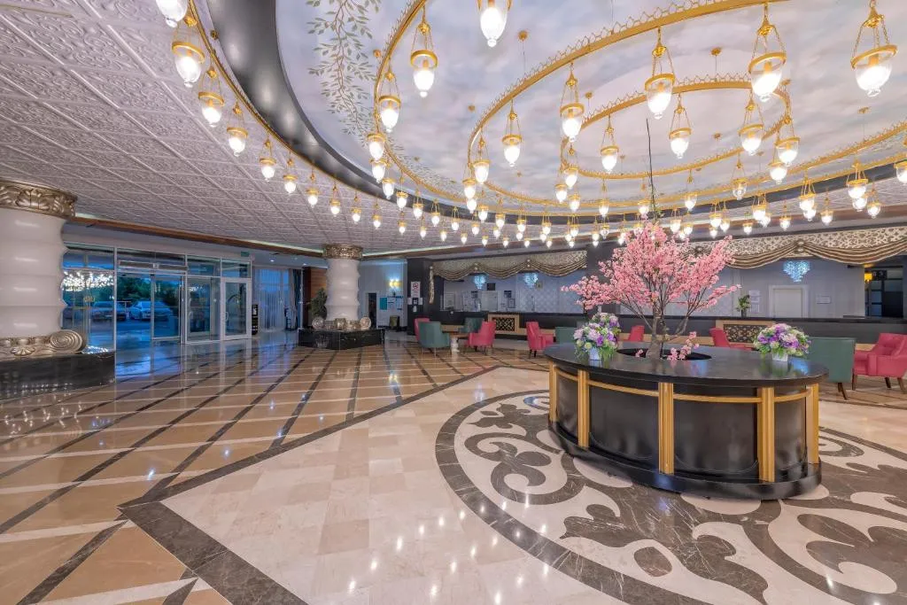 LAKE & RIVER SIDE HOTEL & SPA