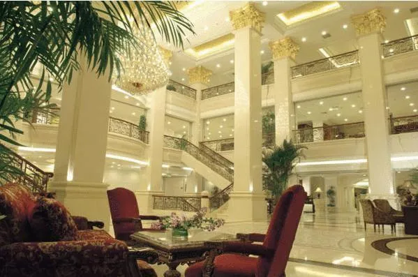 HOWARD JOHNSON REGAL COURT