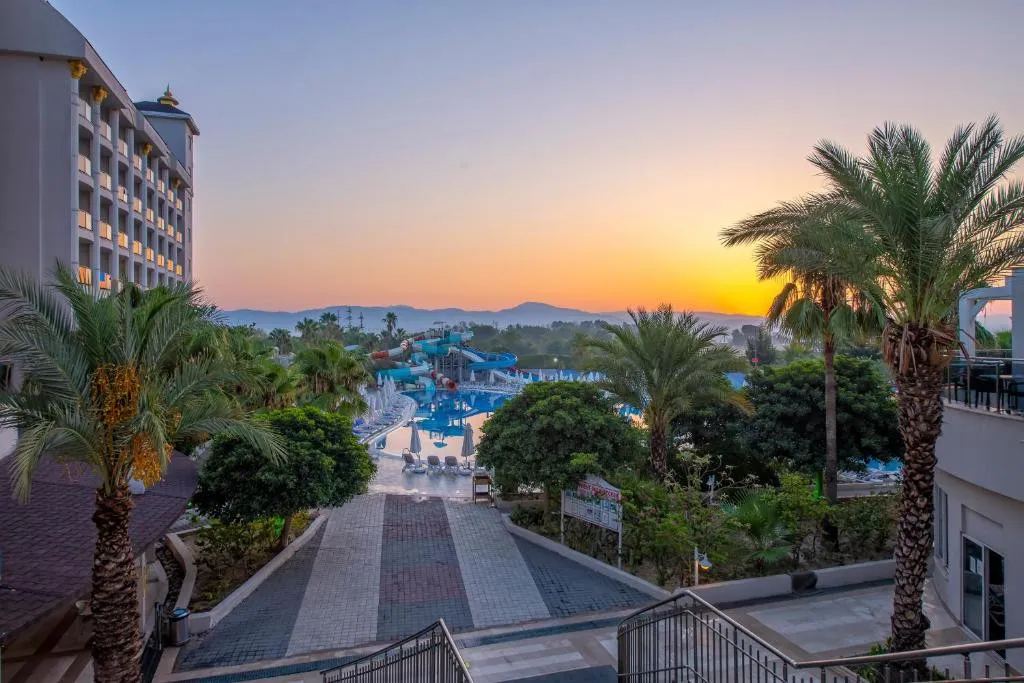 LAKE & RIVER SIDE HOTEL & SPA