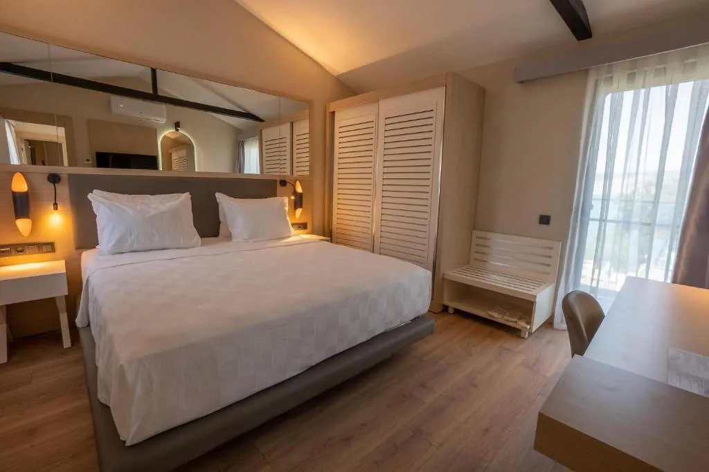 LONG BEACH CLUB NATURE (EX. ASTERIA EROS DIDIM, THE ROXY LUXURY NATURE)