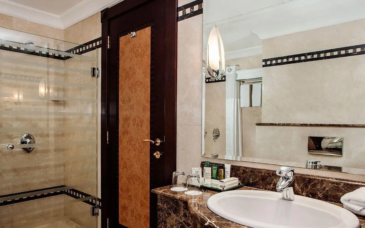 CORNICHE HOTEL SHARJAH (EX. HILTON SHARJAH)