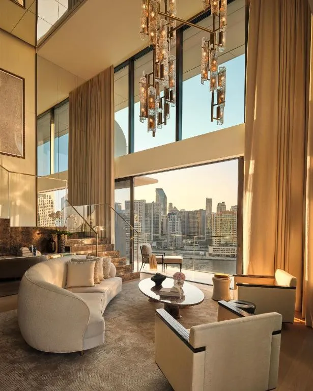 THE LANA DORCHESTER COLLECTION