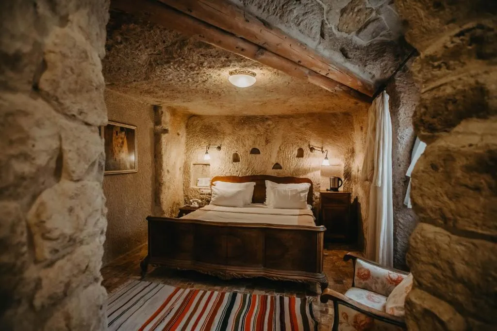 MELEKLER EVI CAVE