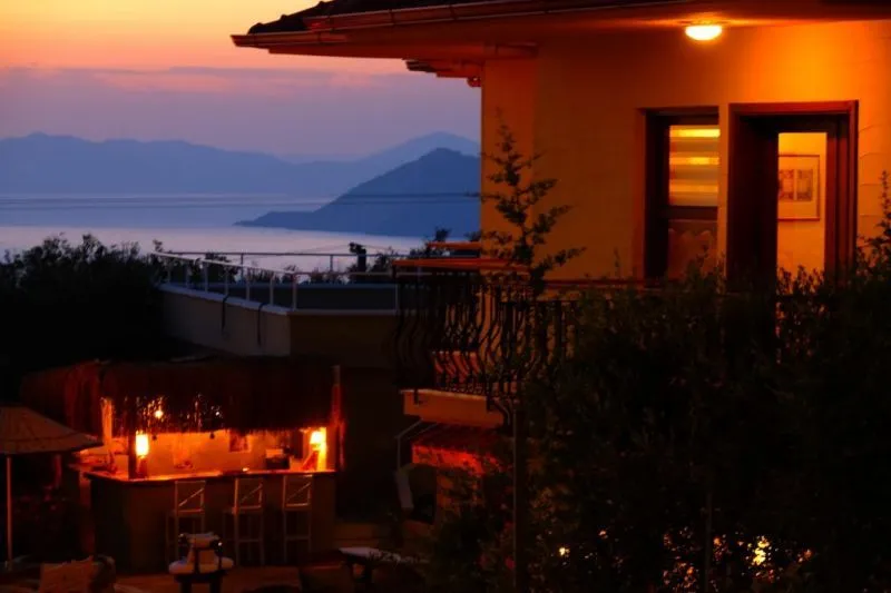 MANDARIN & MANGO BOUTIQUE HOTEL