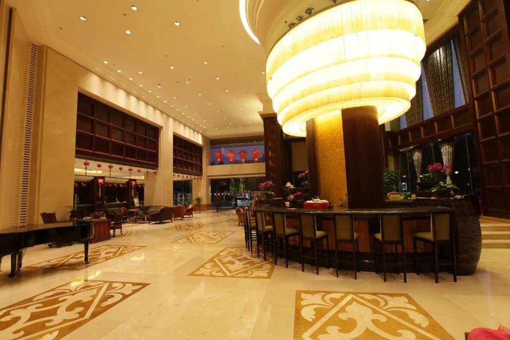 GRAND ROYAL
