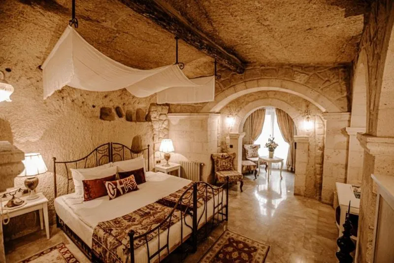 TAFONI HOUSES CAVE HOTEL