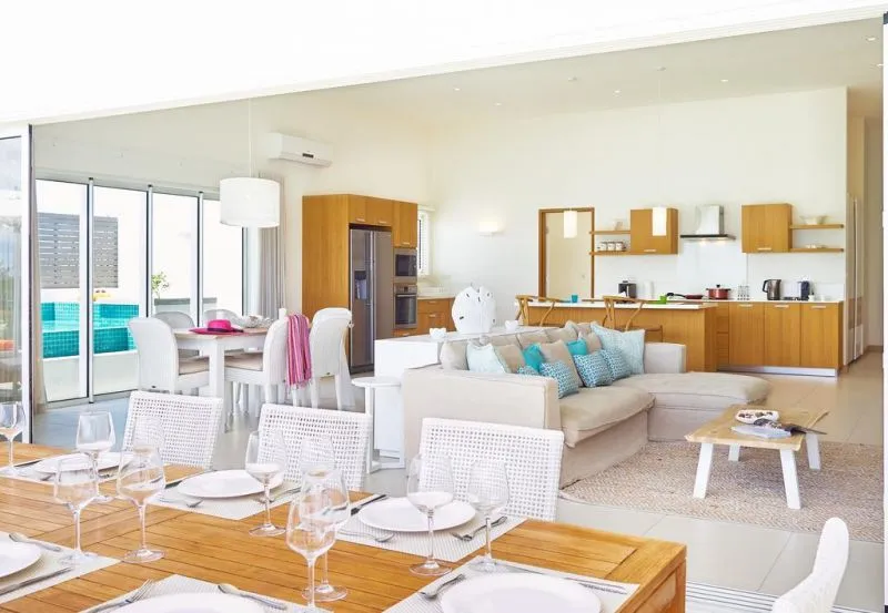 MYRA SEAFRONT SUITES AND PENTHOUSES BY LOV