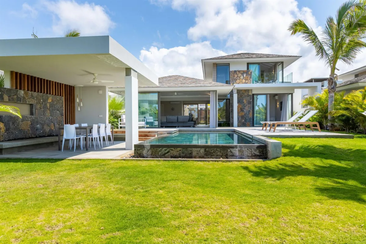 LIFE IN BLUE AZURI RESIDENCES