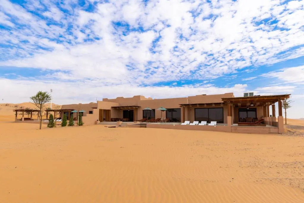 BAB AL NOJOUM BATEEN LIWA