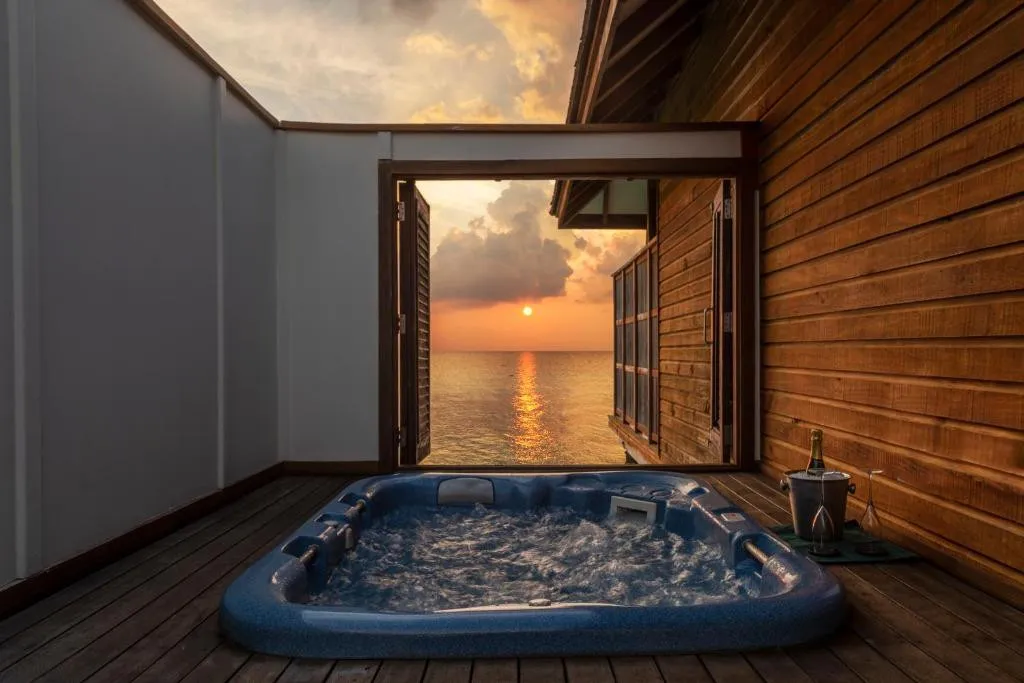 VELIGANDU ISLAND RESORT & SPA