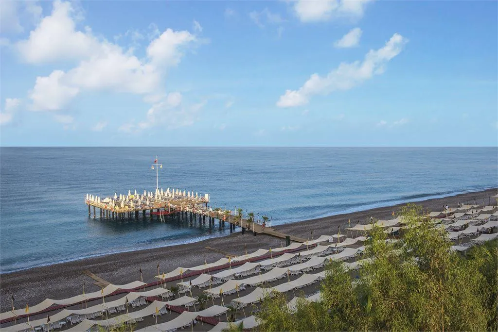 DELPHIN DELUXE RESORT