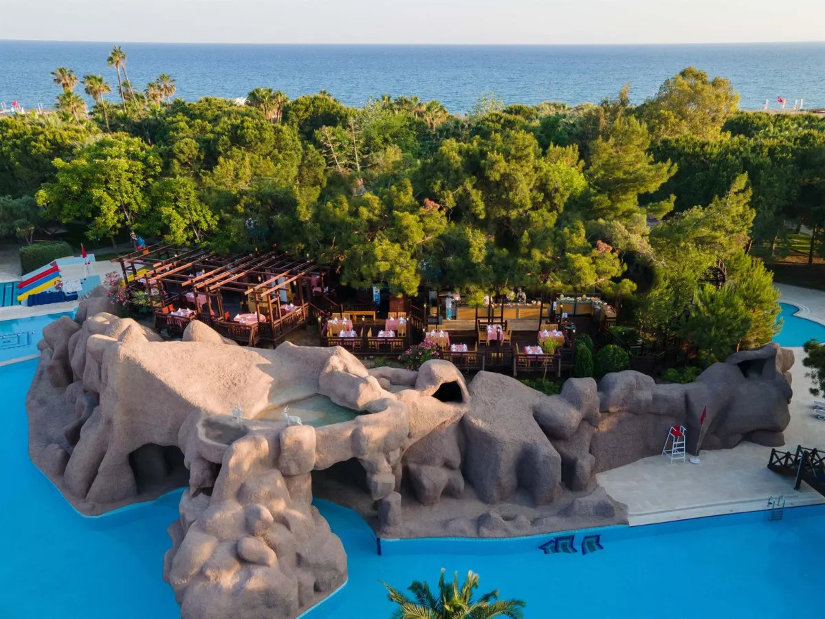 BLUE WATERS CLUB & RESORT