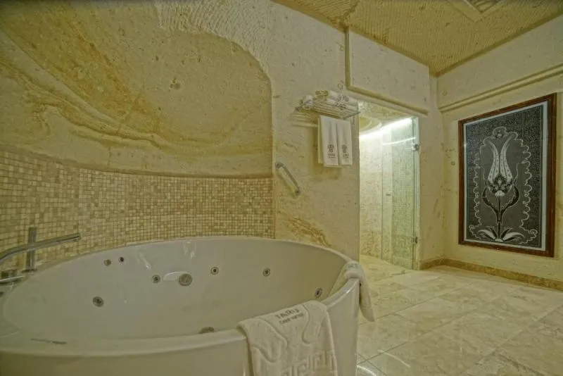 TARU CAVE SUITES