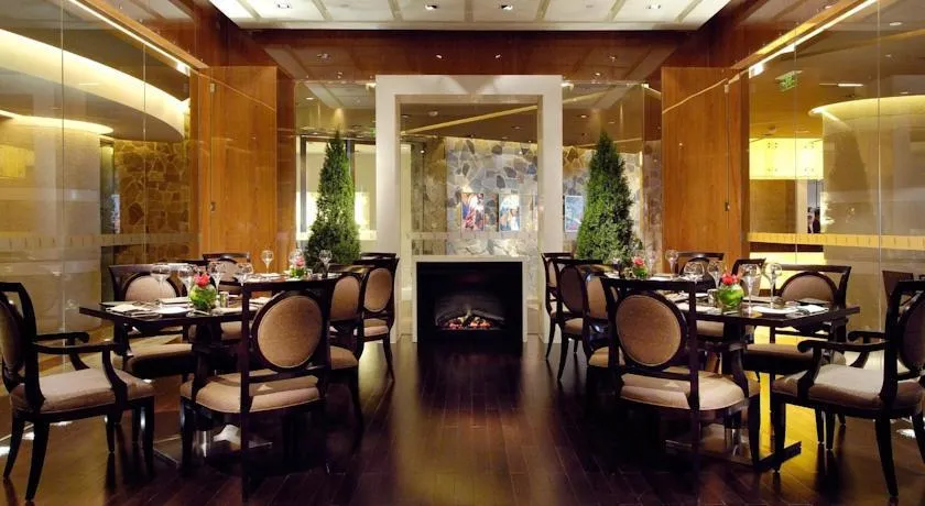 CONRAD SHANGHAI (EX. LE ROYAL MERIDIEN SHANGHAI)