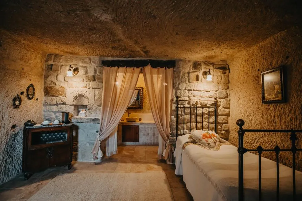 MELEKLER EVI CAVE