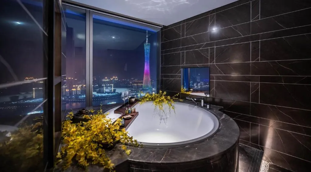 ELEGANT HOTEL