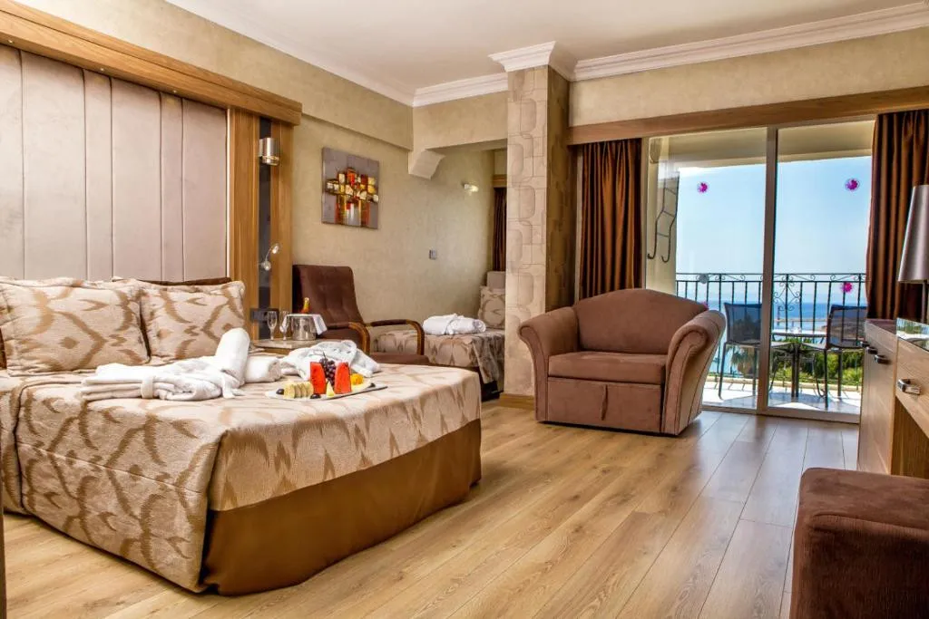 LAUR HOTEL EXPERIENCE & LAUR HOTELS ELEGANCE (EX.DIDIM BEACH ELEGANCE)
